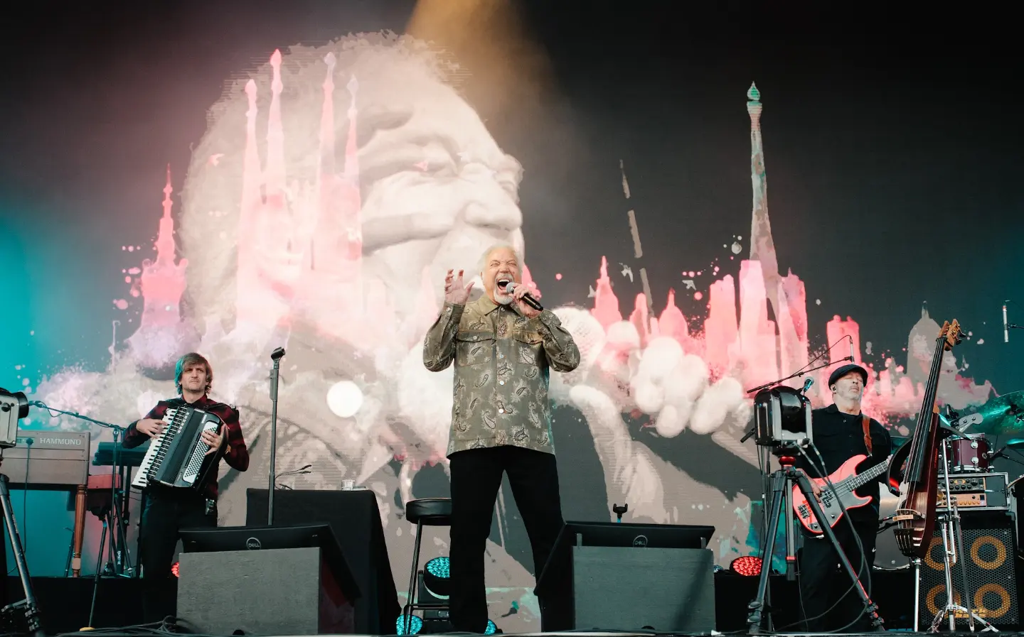 “I’M ONLY 84!” – MUSIC LEGEND SIR TOM JONES STUNS SCOTTISH FANS WITH TIMELESS TUNES AND TITILLATING TALES ON NEW ‘AGES AND STAGES’ TOUR