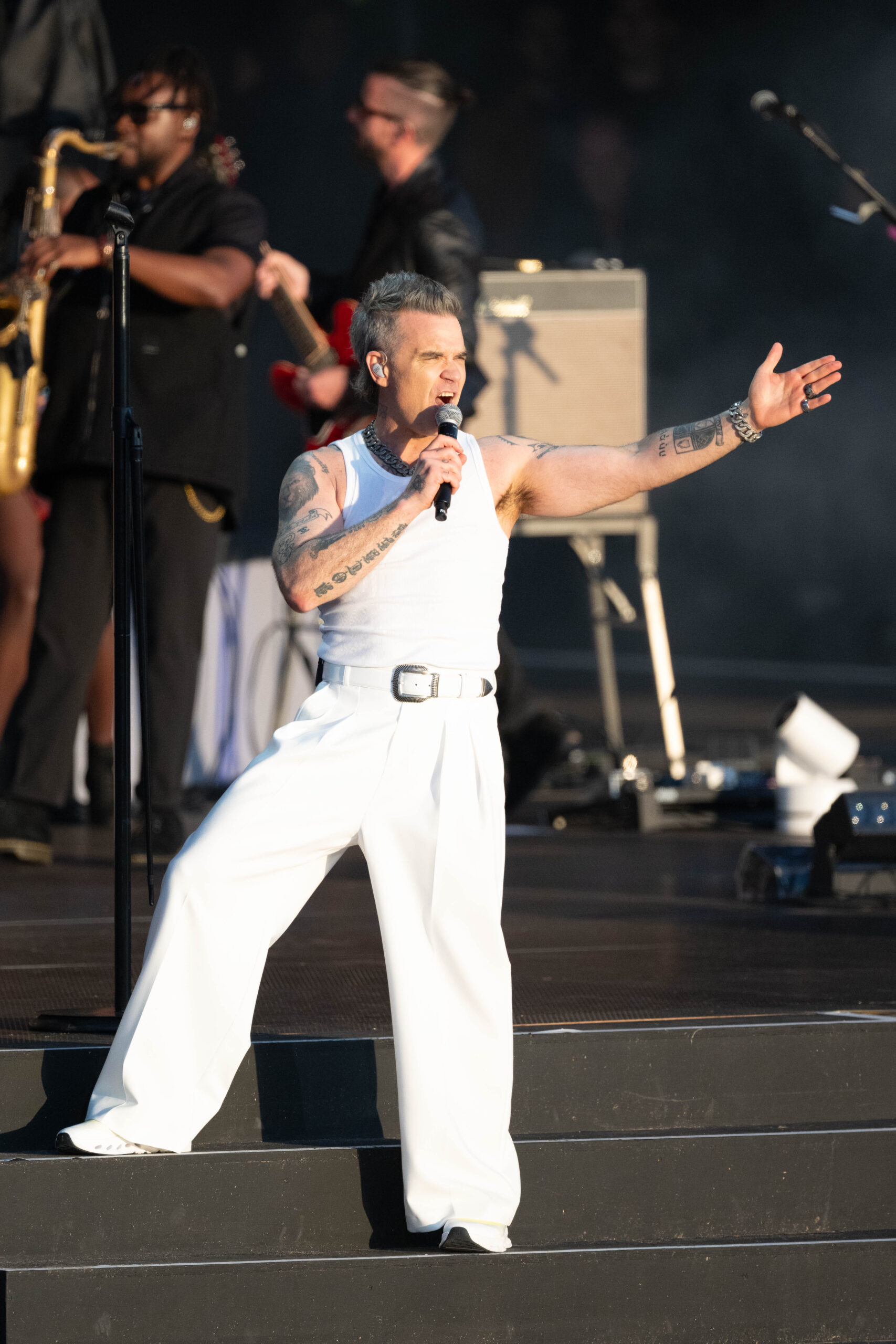 ‘A TRUE SPECTACLE OF SHOWMANSHIP’ – ROBBIE WILLIAMS DELIVERS A HYDE PARK SHOW TO REMEMBER