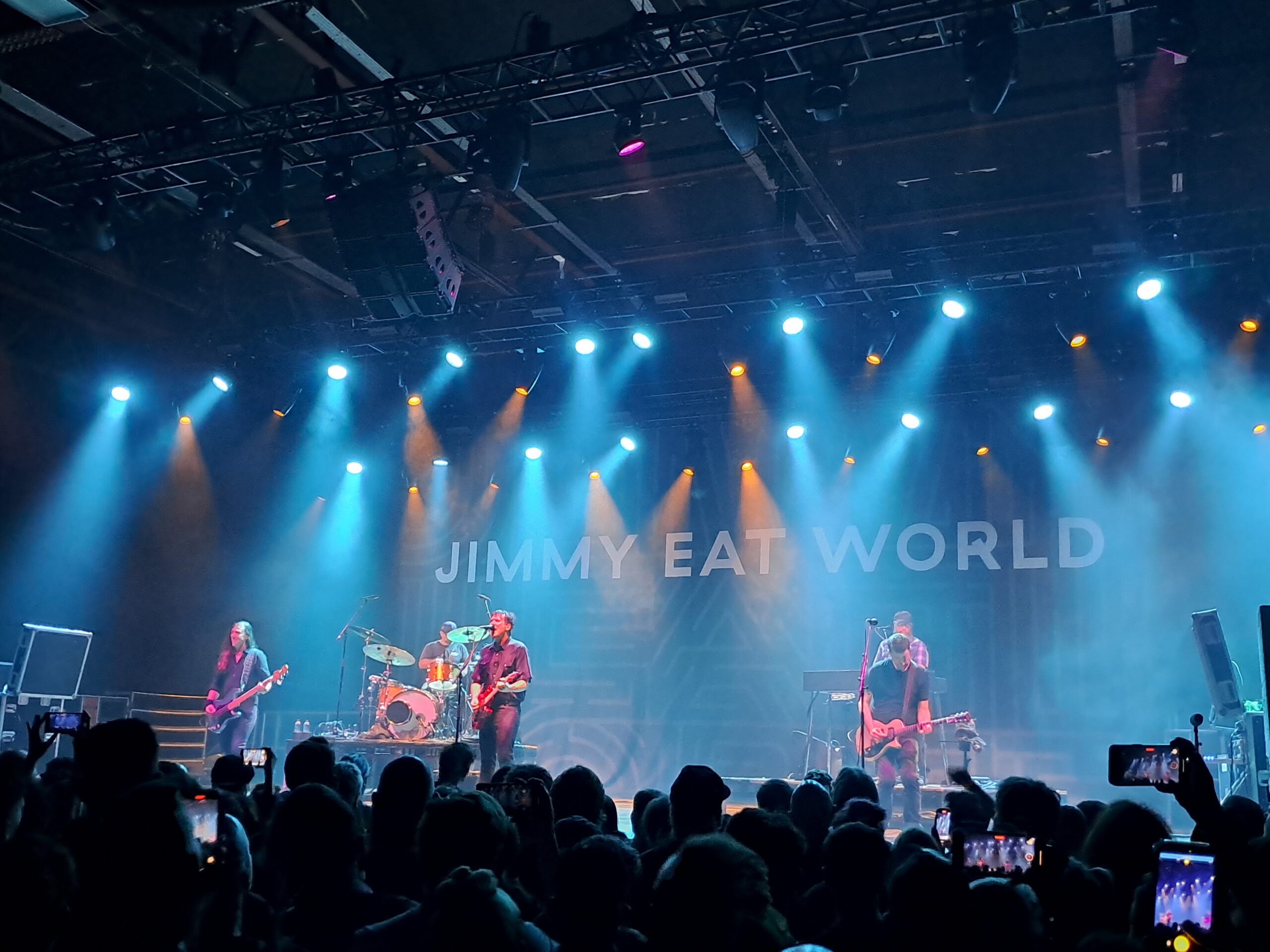 Emo Kings Jimmy Eat World Raise The Roof With Sold Out Greatest Hits Show