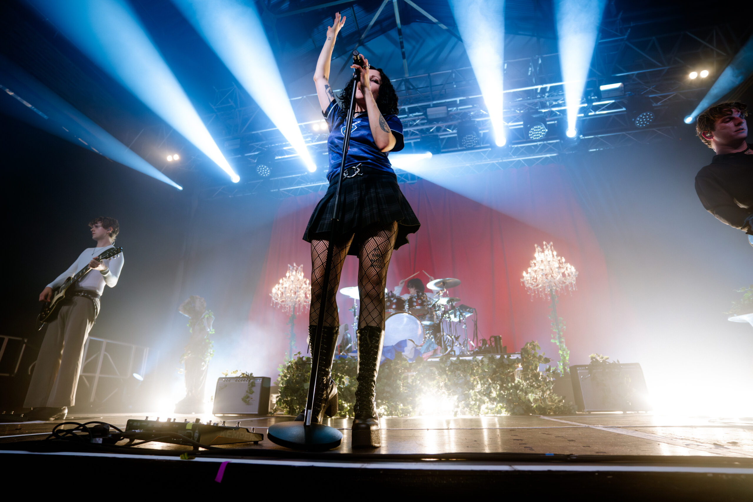 PALE WAVES TAKE GLASGOW FANS A TRIP DOWN MEMORY LANE