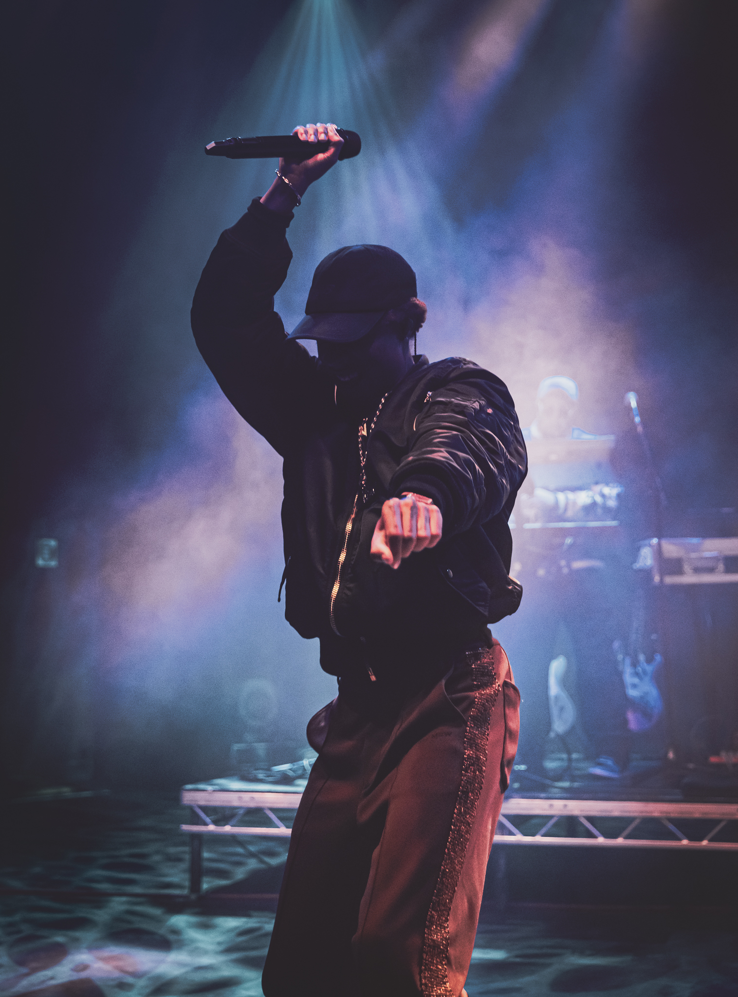 REJJIE SNOW BRINGS ‘PEACE 2 DA WORLD’ TO THE STAGE