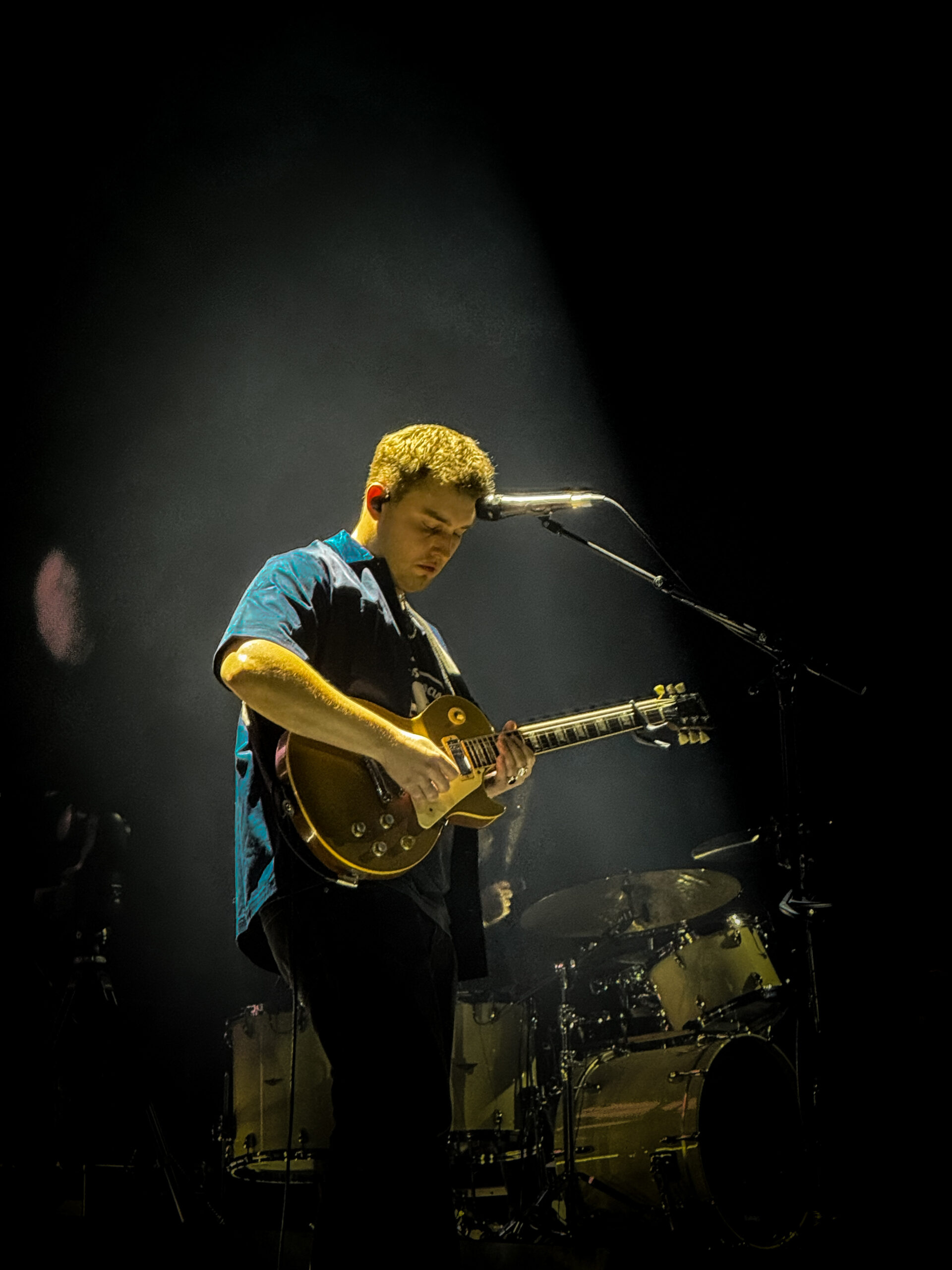 THE CASUAL DEMEANOUR OF A SUPERSTAR | SAM FENDER BRINGS ‘PEOPLE WATCHING’ TO CO-OP LIVE