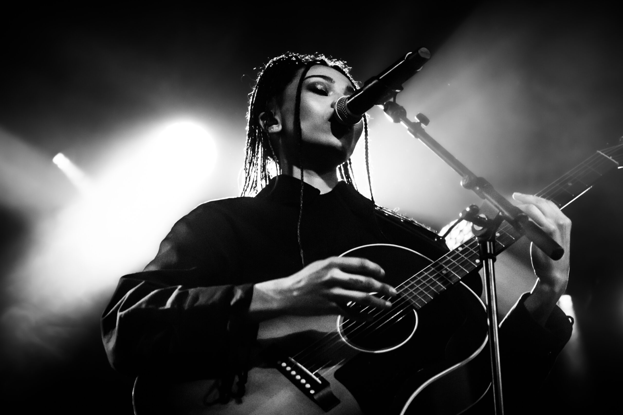 A TITANIC HOMECOMING: BROOKE COMBE LIVE AT THE BARROWLAND BALLROOM