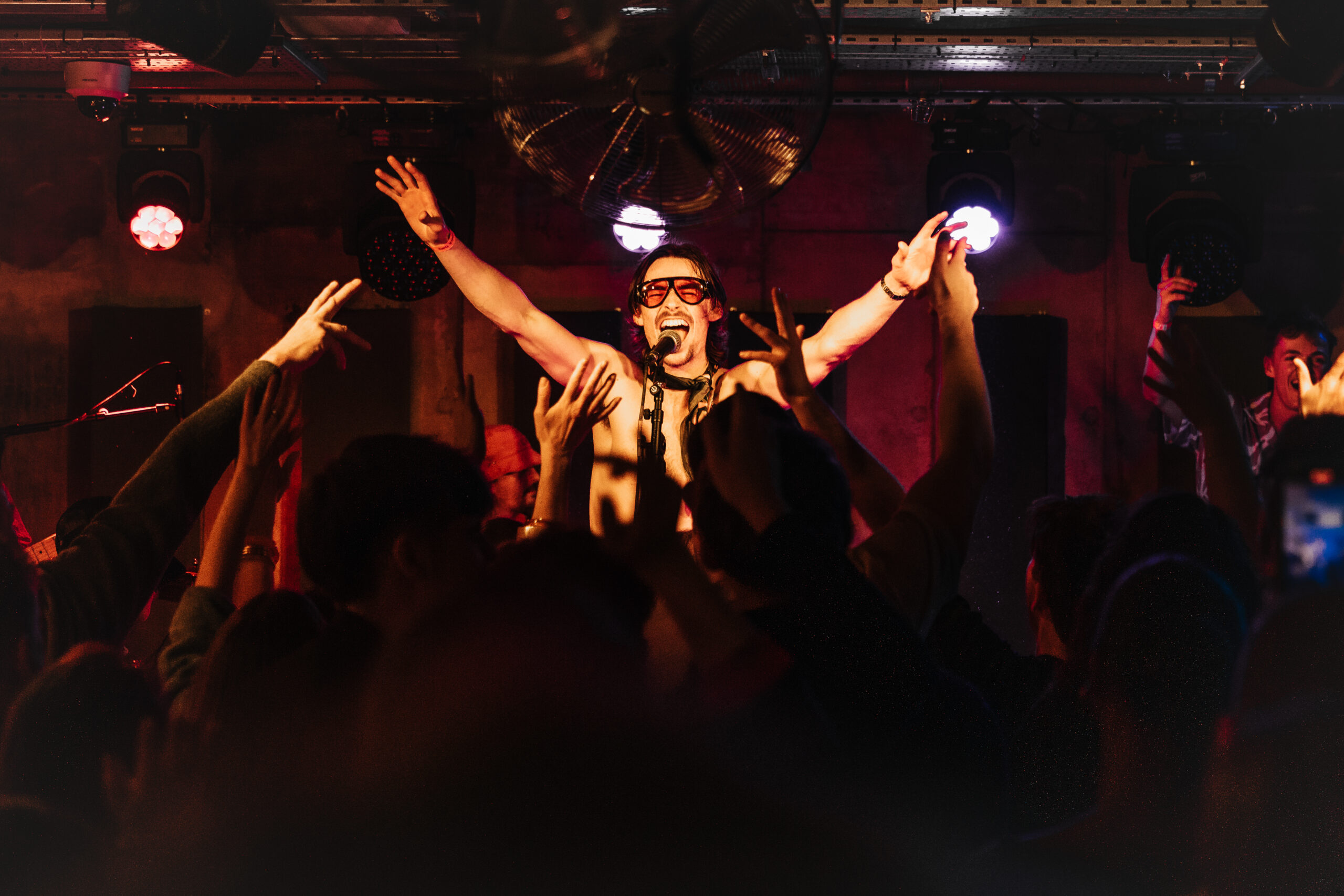 “COOL, TIGHT AND FUNNY. VERY FUNNY” | ARTIST SPOTLIGHT ON KING HENRY