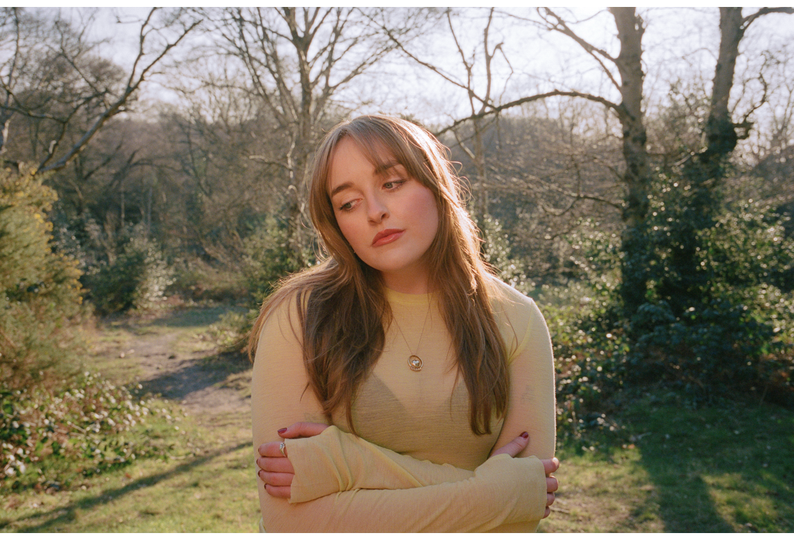 NELL MESCAL RELEASES ‘CANDID’ NEW SINGLE ‘THIN’