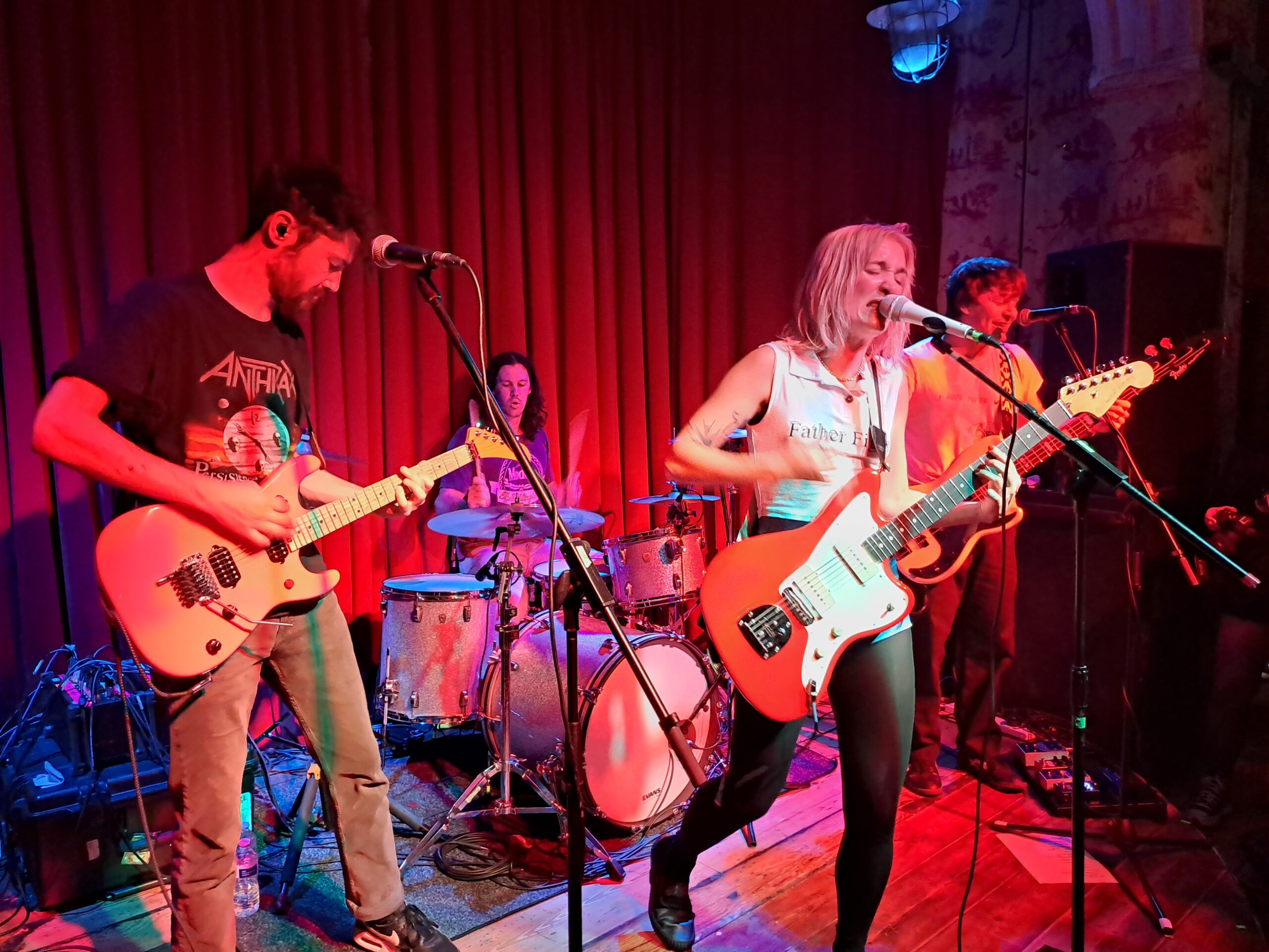 Winona Fighter: Nashville Punks Nail Energy Fuelled Night In Manchester