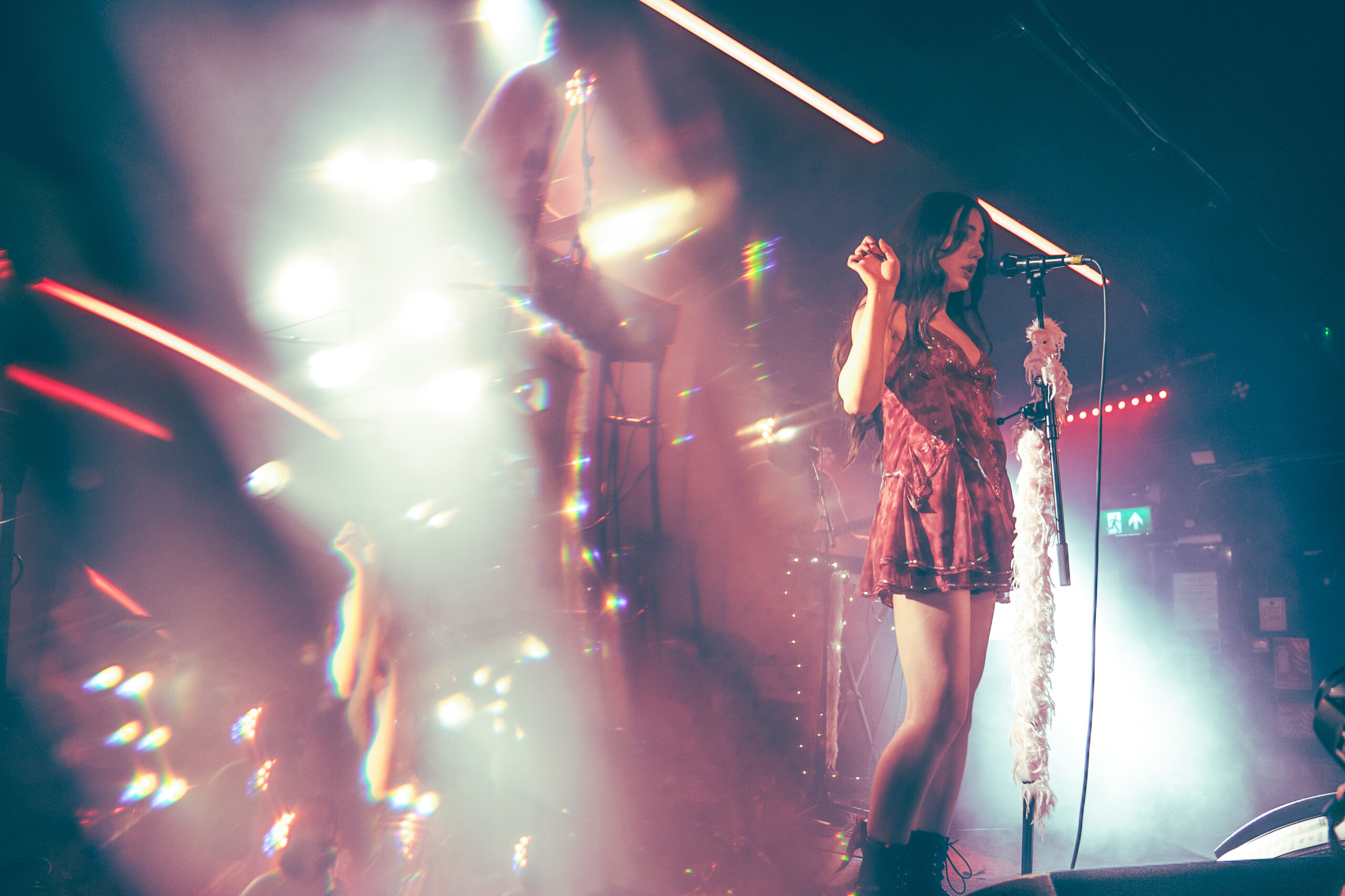 GLASGOW GLOWS AS ABBIE GORDON LIGHTS UP KING TUTS