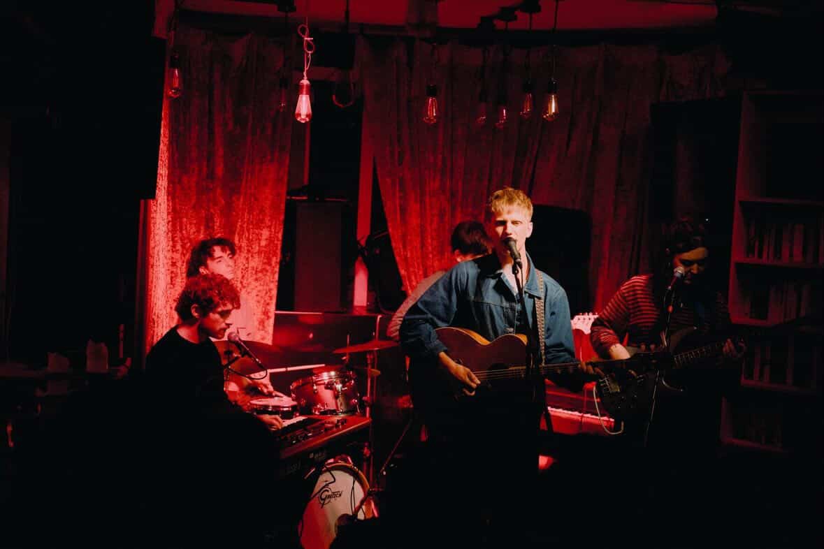 HARRY LINES DRAWS “A QUIET RECOGNITION” AT LEEDS BOOK CLUB GIG