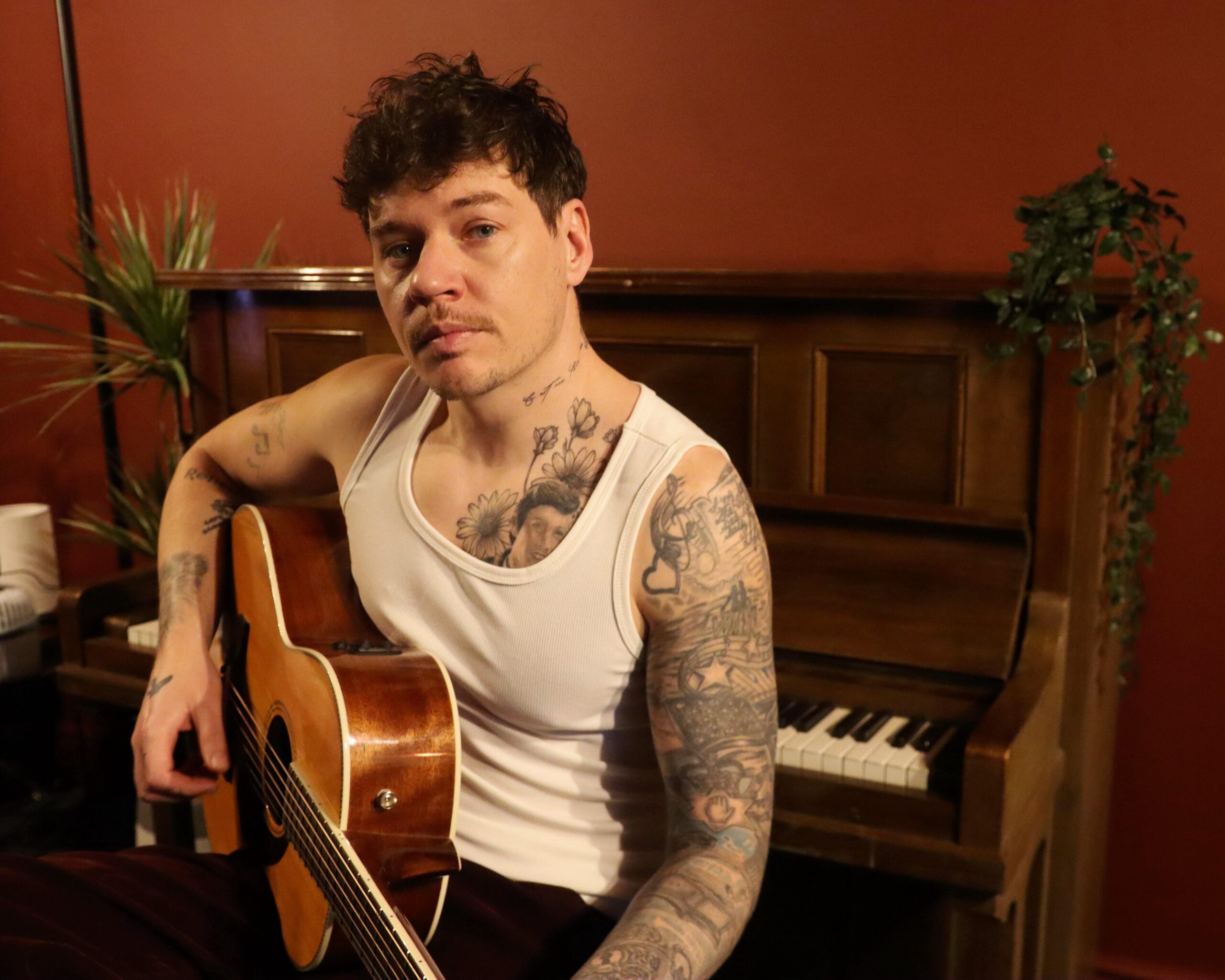 “FAMILY, FRIENDSHIPS AND LOVE”: BALLAD SINGER-SONGWRITER JAMIE GREY ON USING HIS LATEST SINGLE TO EXPRESS “THE THINGS THAT MEAN THE MOST”