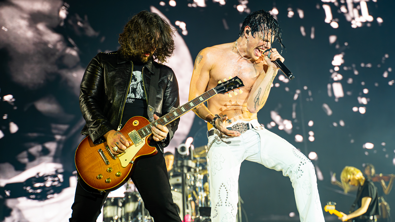 YUNGBLUD COMES HOME: “I COULD F*CKING CRY RIGHT NOW. YOU MEAN EVERYTHING TO ME.”